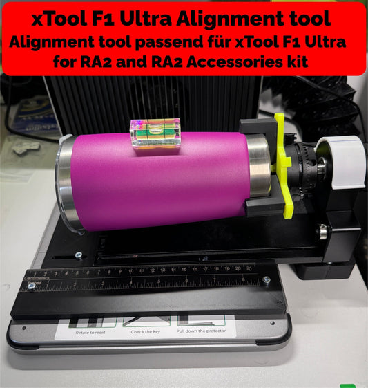 xTool F1 Ultra RA2 Alignment Tool auf einer Maschinenplattform mit präziser Ausrichtfunktion für Projekte
