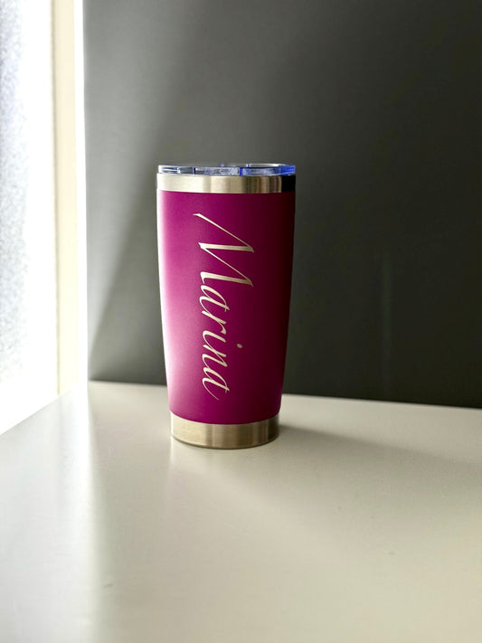 Personalisierter Thermobecher Edelstahl mit Gravur in lila mit dem Namen Marina