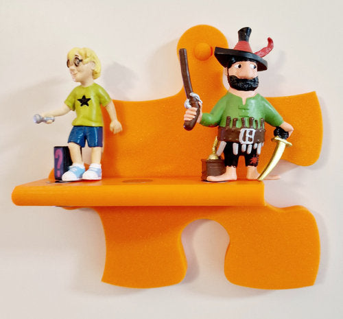 Tonie Puzzle-Erweiterung für 3 Figuren – Flexible Wandregal Ergänzung in 15 Farben mit Figuren auf orangefarbener Ablage.