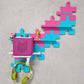 Tonie Regal Prinzessinnen Puzzle mit Toniebox und Figuren in pink und blau, ideal für Kinderzimmer. Softmoderne Aufbewahrungslösung.
