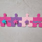 Kinderzimmer Garderoben-Erweiterung mit bunten Puzzlestücken und Namensschild für individuelles Design