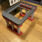 Xtool F1 Riser mit Chuck Tilt Jig, Aufsatz für Gravur großer Objekte, stabile Konstruktion, Grau und Rot