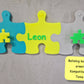 Kindergarderobe Puzzle – personalisierbare Garderobenhaken in Puzzleform mit Name und farbenfrohem Design.
