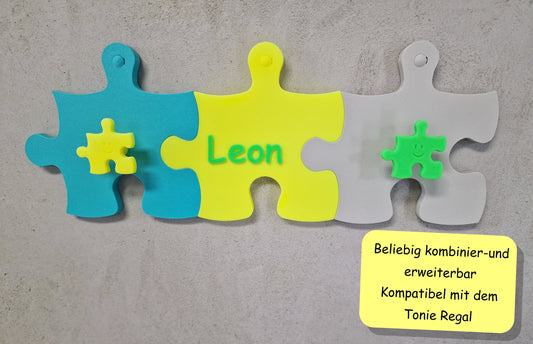 Kindergarderobe Puzzle – personalisierbare Garderobenhaken in Puzzleform mit Name und farbenfrohem Design.