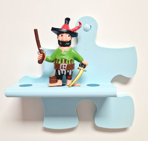 Tonie Wandregal Starterset mit Piratenfigur auf einem hellblauen Puzzle-Regal für 12 oder 24 Figuren