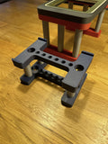 xTool F1 Riser Table – Erhöhungstisch für RA2, kompakte Struktur mit mehreren Löchern.
