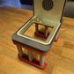 Xtool F1 Riser mit Chuck Tilt Jig - Detailansicht der stabilen Halterung für das Lasersystem.